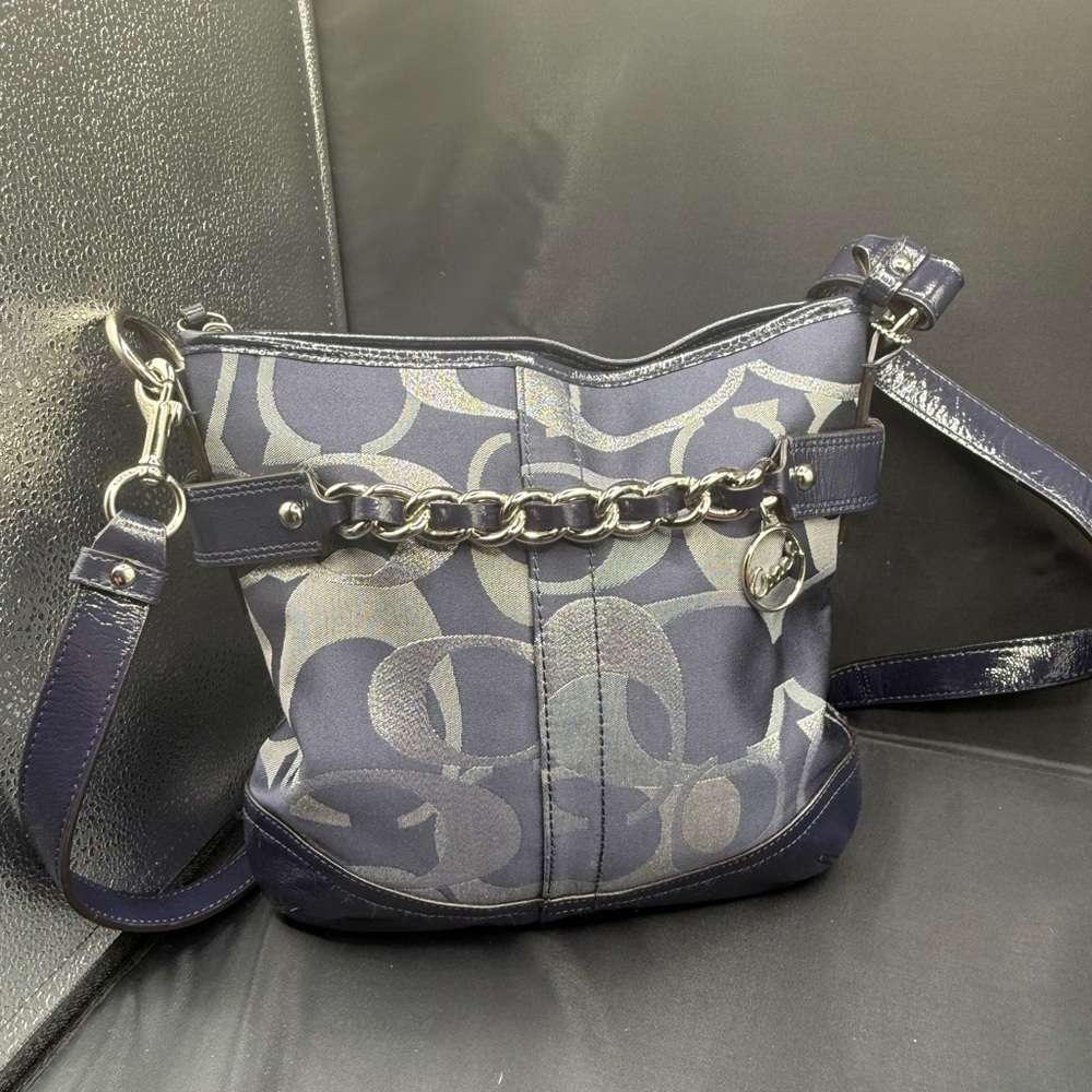 Coach optic metallic chain signature, jacquard crossbody